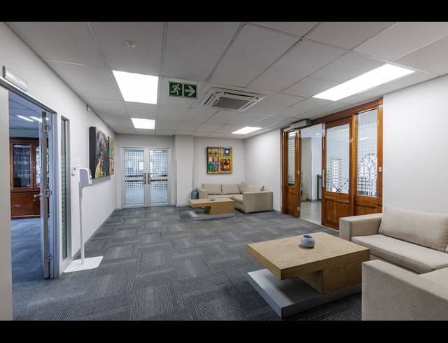 5,571M² OFFICE TO LET IN HYDE PARK